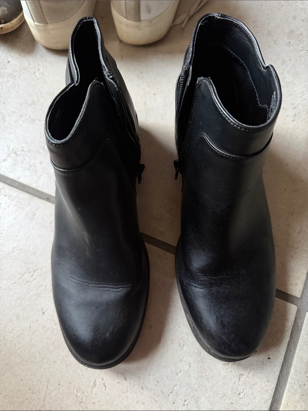Giani Bernini Black Leather Ankle Booties with Side Zip